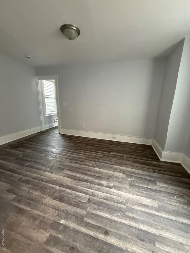 Building Photo - 17 Conklin St