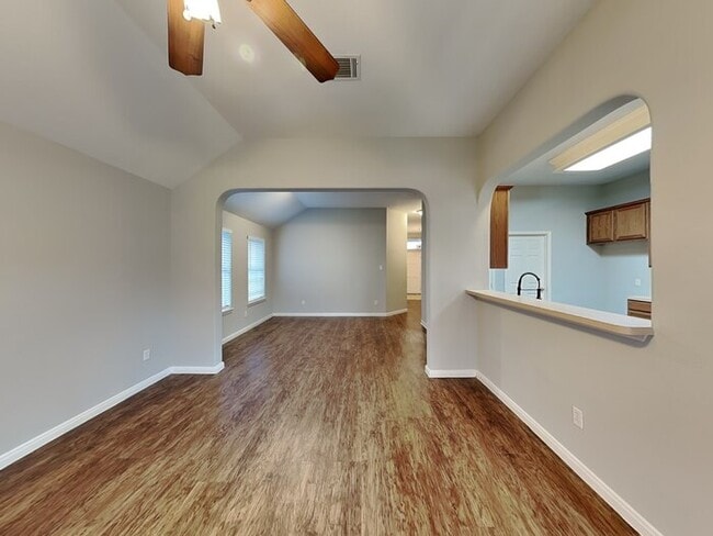 Building Photo - Welcome Home!!