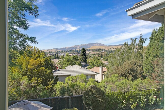 Building Photo - 706 Endsliegh Ct