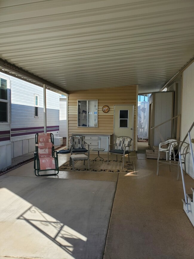 Building Photo - 114 E Gila Dr