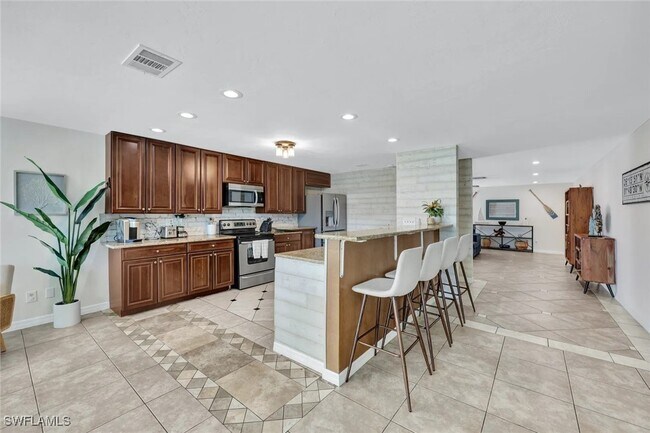 Foto del edificio - 724 102nd Ave N
