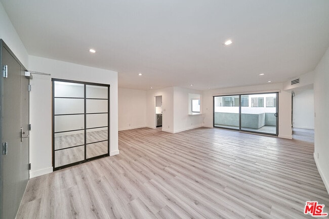 Building Photo - 145 S Maple Dr