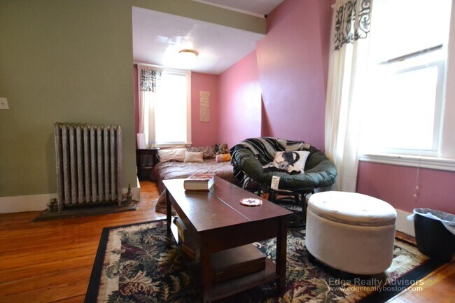 Foto del edificio - 16 Greylock Rd
