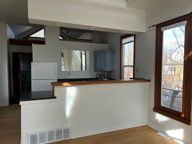 Foto del edificio - 127 Midway Ave