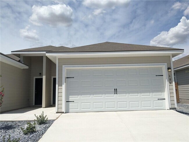 Building Photo - 606 Ashers Pl