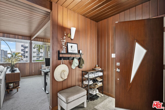 Building Photo - 622 Esplanade