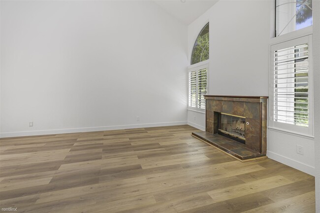 Building Photo - 2 br, 2 bath Townhome - 2562 Yerba Bank Court