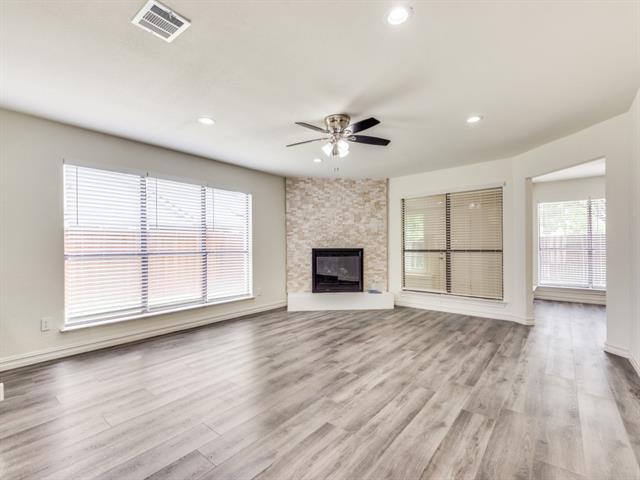 Building Photo - 3820 Parkmont Dr