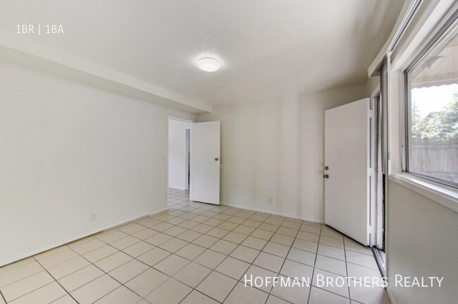 Foto del edificio - 2554 E 16th St