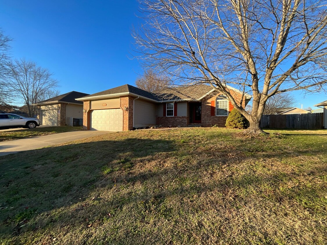 Primary Photo - 1017 Cobblefield Way