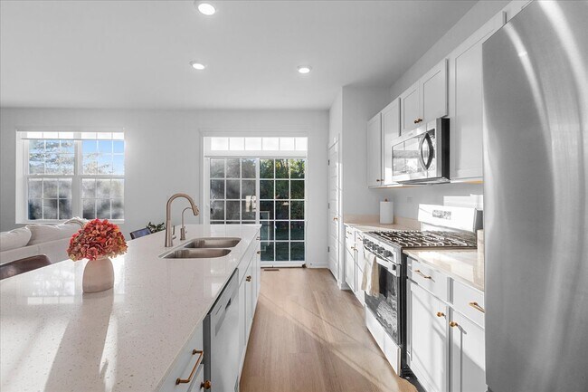 Foto del edificio - 271 Charlestowne Lakes Dr