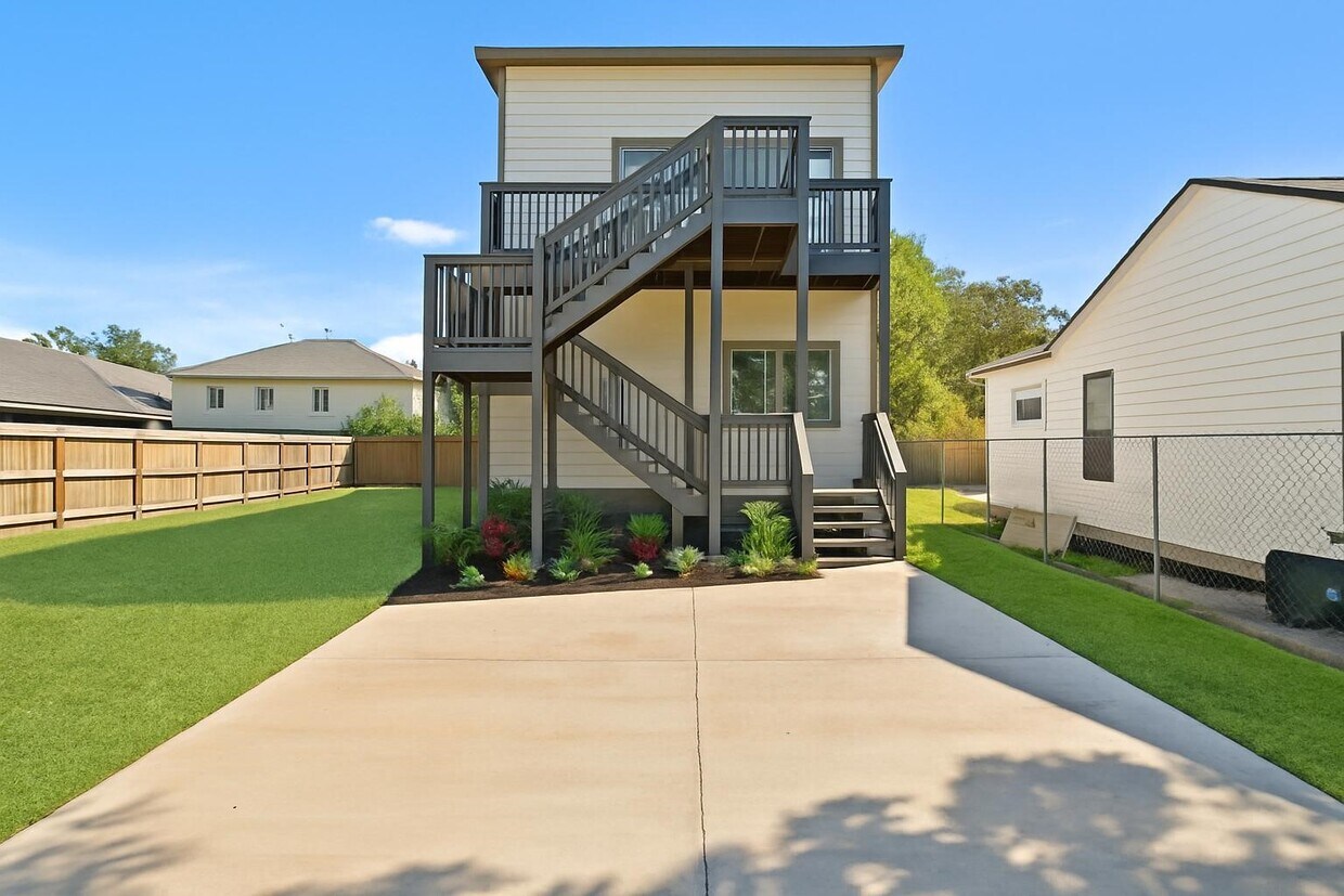 Foto principal - 8206 Tower St