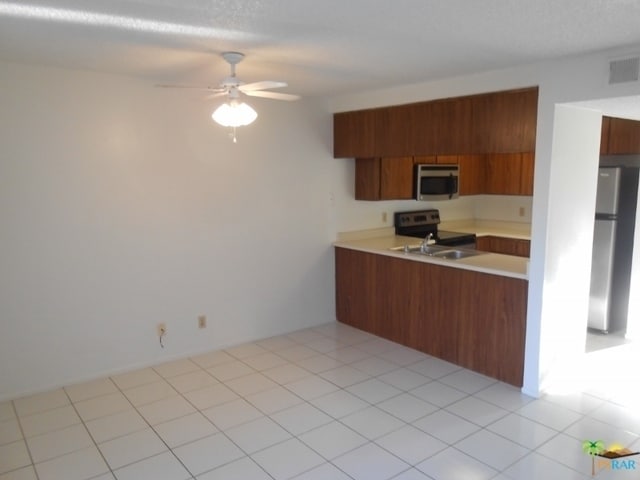 Foto del edificio - 64 Lakeview Cir