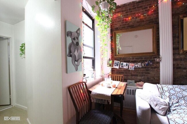 Foto del edificio - 452 W 22nd St