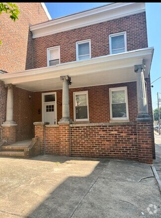 Building Photo - 867 Hollins St