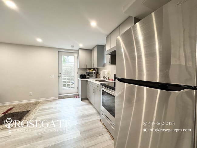 Photo du bâtiment - Cozy 2 Bed 1 Bath Apartment with Parking