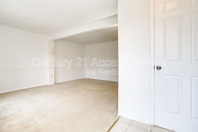 Building Photo - 5328 Larochelle Ct