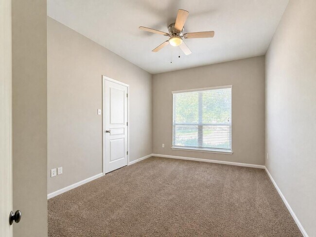 Building Photo - 421 Cross Dr.