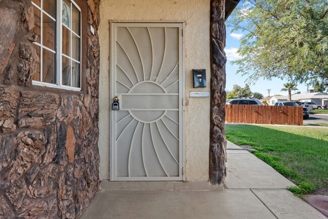 Foto del edificio - 2 Bedroom House for Rent