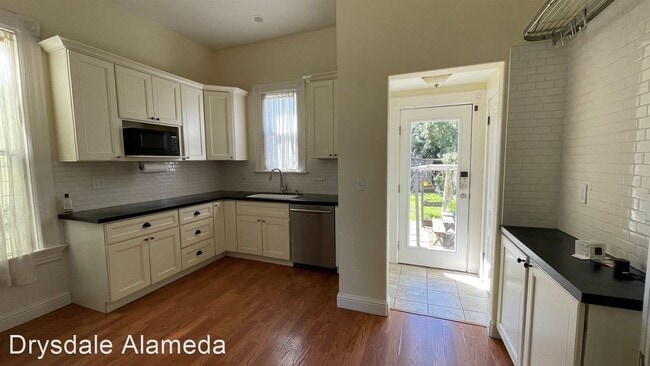 Building Photo - 3 br, 2 bath House - 2160 Alameda Ave