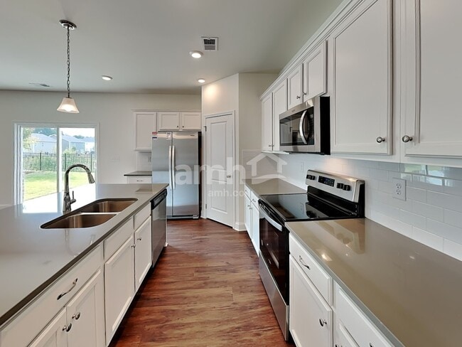 Building Photo - 2073 Windsor Park Avenue