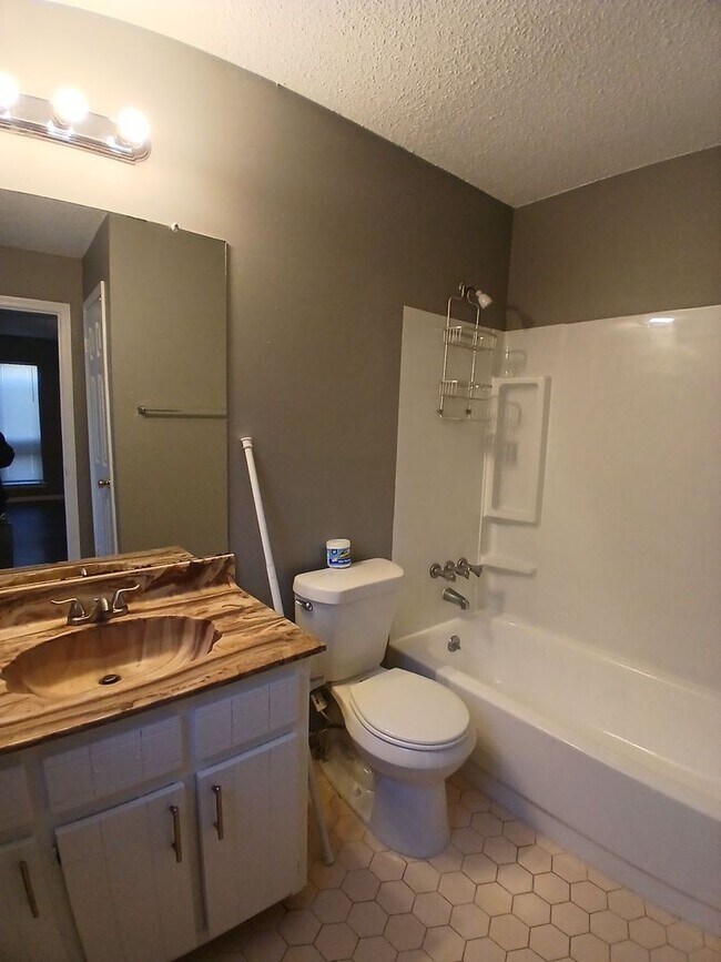Foto del edificio - Very Nice Newly Rehabbed Home in Raleigh - $99 Move In Special