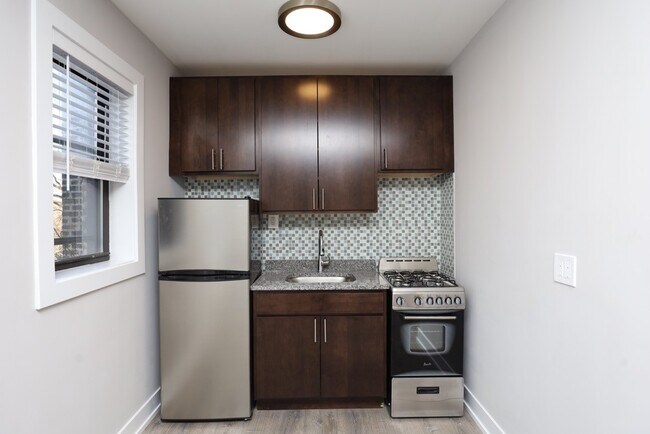 Foto del edificio - 4551 N Damen Ave