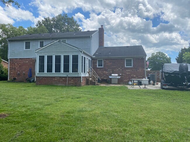 Building Photo - 500 Beauregard Dr