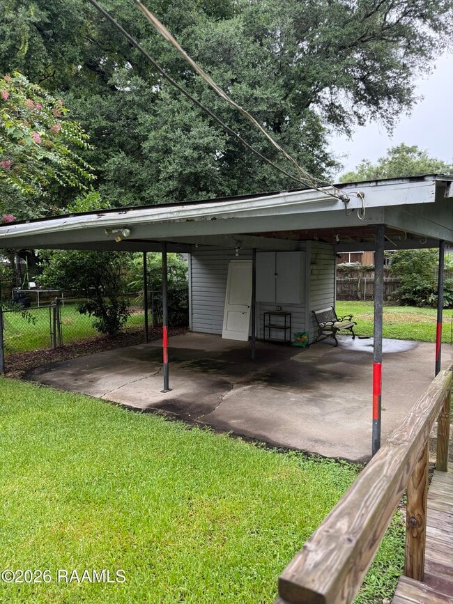 Building Photo - 611 Everette St