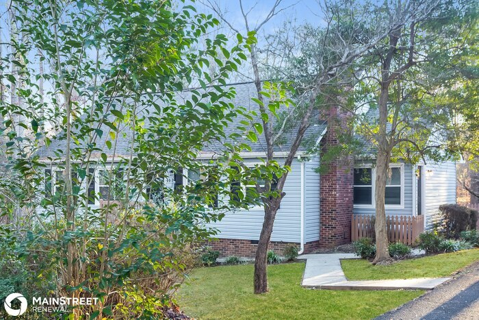 Primary Photo - 112 BROOK DR, MOORESVILLE, NC 28117