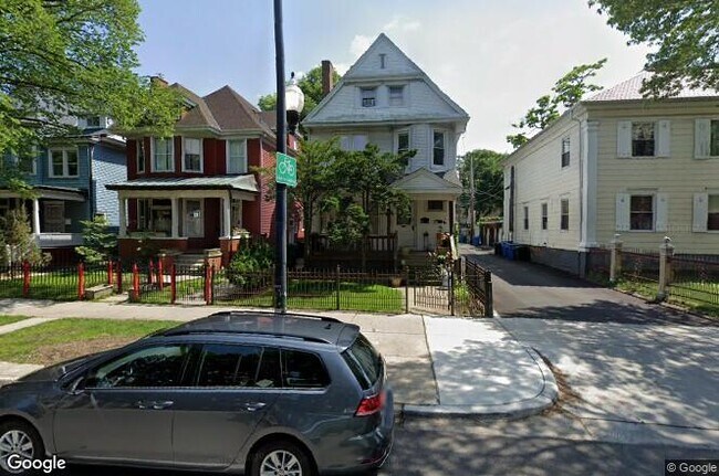 Photo - 1515 W Wilson Ave Apartments