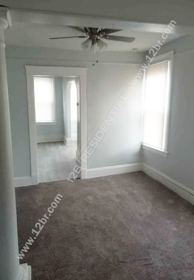 Building Photo - 2-Bedroom Home Close to Downtown
