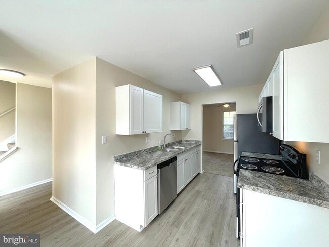 Building Photo - 22023 Valley Estates Dr