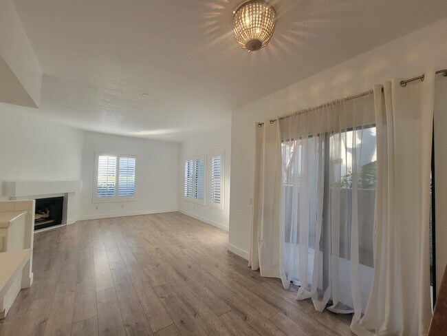 Building Photo - 4802 Tiara Dr