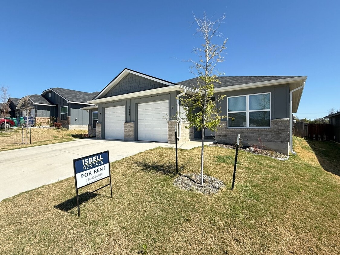 Building Photo - 1227 Concord Dr