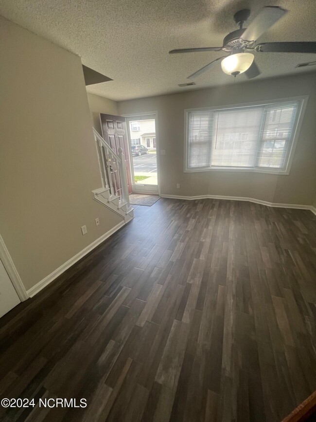 Foto del edificio - 2112 Flagstone Ct
