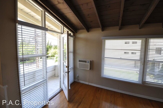 Building Photo - 1 br, 1 bath Apartment - 14830 Dickens Str...