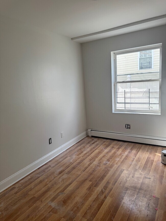 Foto del edificio - 557 Beach 47th St