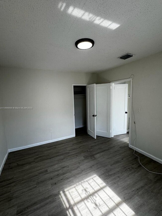 Foto del edificio - 2734 SW 30th Ct