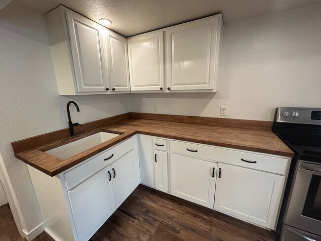 Foto del edificio - 7816 E Victory Rd