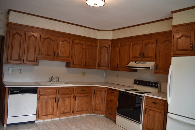 Building Photo - 158 Martone St