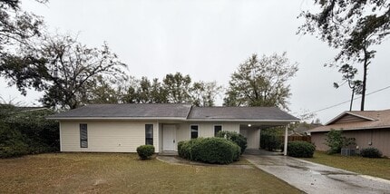 Building Photo - 1000 Pineview Dr