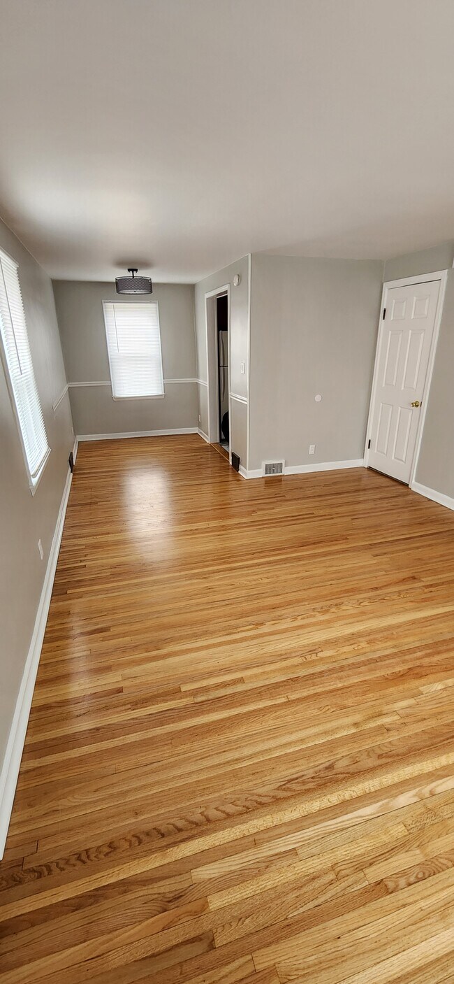 Sala de estar - 72 Montfort Dr