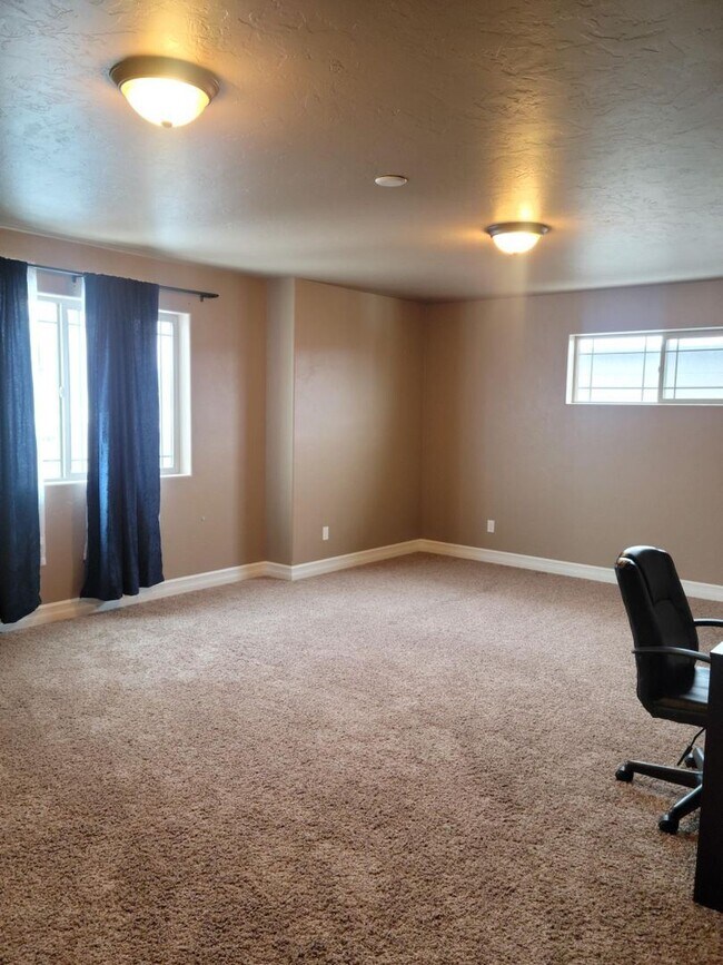 Building Photo - 5 br, 3 bath House - 712 Mountain View Dri...
