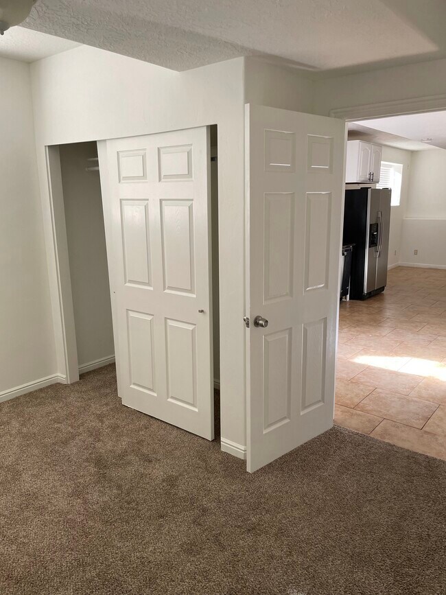 Building Photo - 4566 E Ponderosa Way