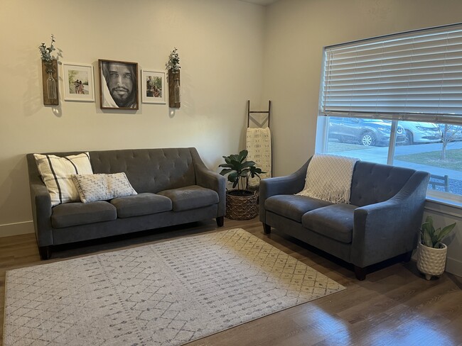 Living room - 333 S 1540 E