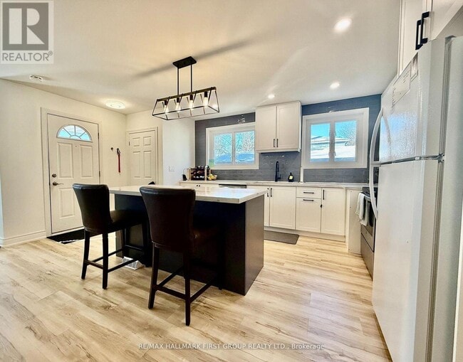 Building Photo - 851 Bem Ave