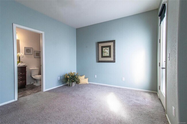 Building Photo - 13637 E Longview Ave