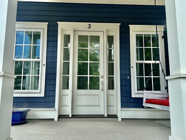 Building Photo - Large Modern Loft Home in Downtown Bluffton!