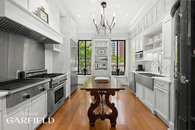 Foto del edificio - 320 E 55th St